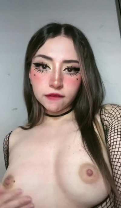 19yo e-girl bored on a sunday night