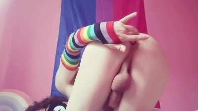 [23] Very convenient dildo storage 💗