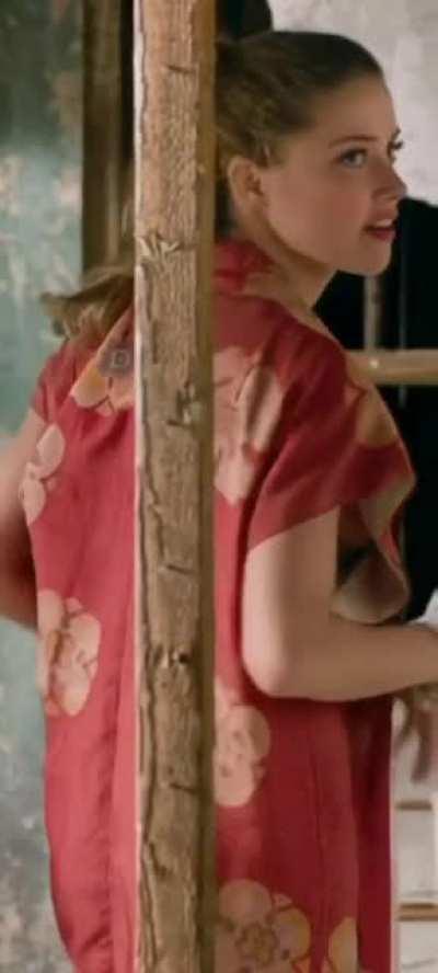 Amber Heard’s ass needs a good pounding