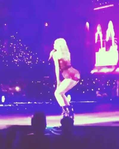 Taylor Swift's signature drop