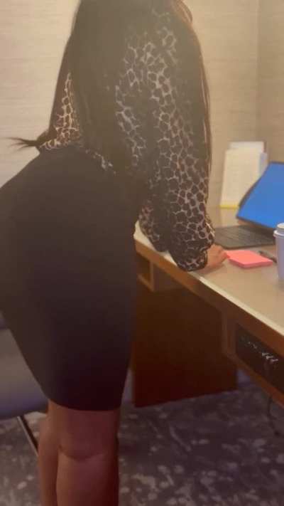 Would you bang your Ebony coworker?