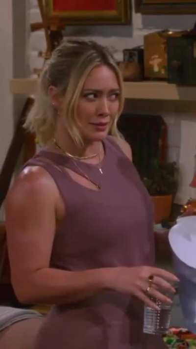 Hilary Duff - How I Met Your Dad (Leggings Scene)