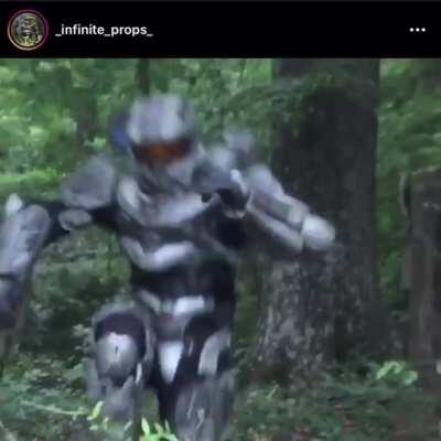 Master Chief: Badass. Human... (Cr: _infinite_props_ (Cosplayer)