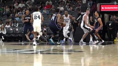 Highlight] Wendell Carter Jr. gets the big block on one end and then a huge one hand jam on the other end.
