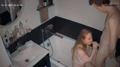 Redhead Amateur Blowjob in Bathroom Bathtub