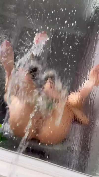 I think you’d drown in this pussy 😳