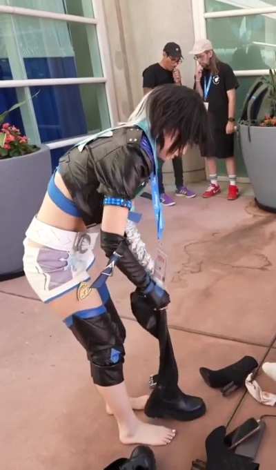 Emiru giving her socks to ExtraEmily at Comic-Con - July 2025