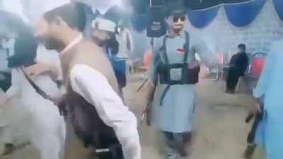 Salve muquinha eu e os crias curtindo o som enquanto vemos sua live