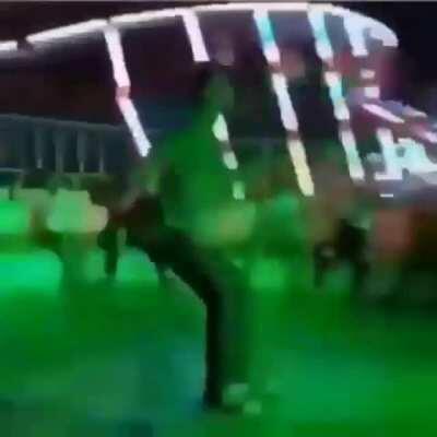 Mi papa al esuchar bachata despues de matar a puñetazos a mi mama porque no hiso la comida