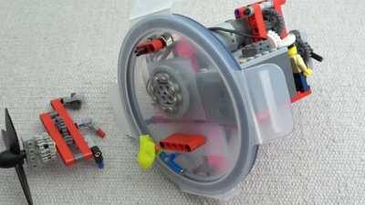 Building a Lego-powered Submarine 3.0 - balloon and compressor