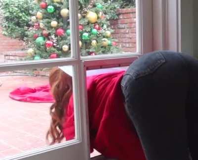 Worst part about being Bi is that I don‘t know if I want her body or somebody with her body