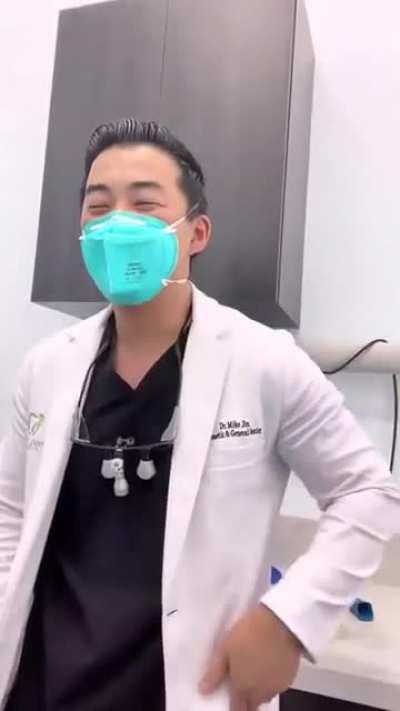 Dentist confirms they can tell when someone has recently given a blowjob