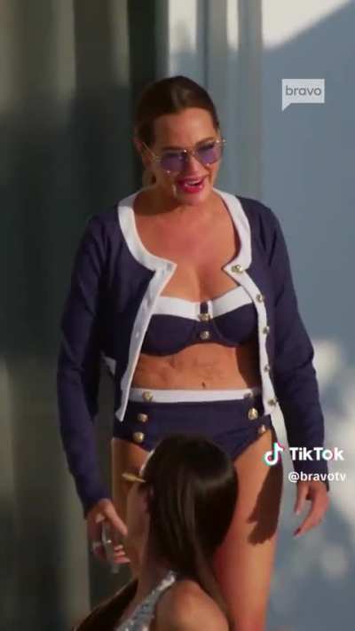 Meredith in this bathing suit 😍