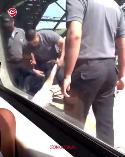 Capitán Conurbano del Roca duerme a pasajero