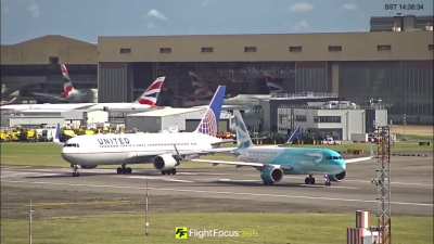 A United Boeing 767 getting blown back by an A320neo at Heathrow