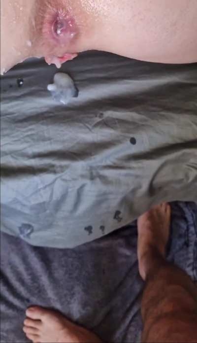 Farting a creampie out of my loose asshole