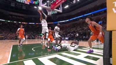 [Highlight] Booker fouls Holiday (no call) but Giannis cleans things up