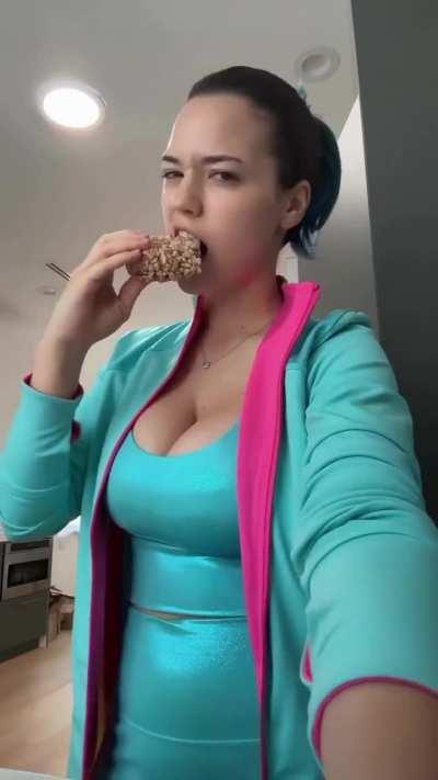 I could watch her do anything for hours 😍 