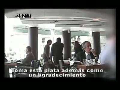 Periodismo mainstream, sobres y servicios