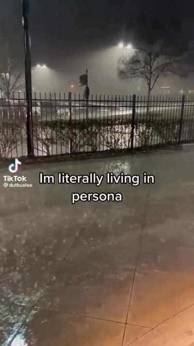 Persona fans when rain