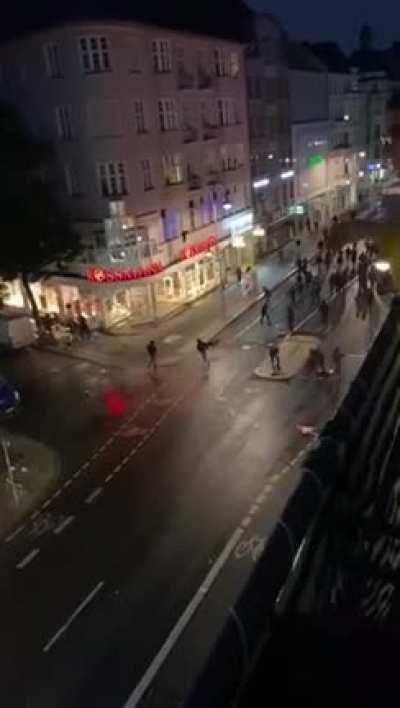 Neukölln letzte Nacht... Holzköppe