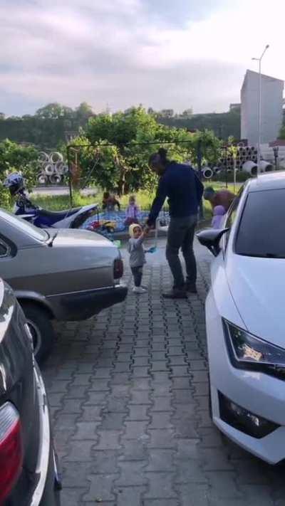 Oops, all you tall people look alike from down here