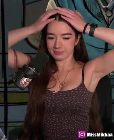 MissMikkaa Stretching