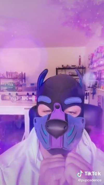 When your moms craft room has the best lighting