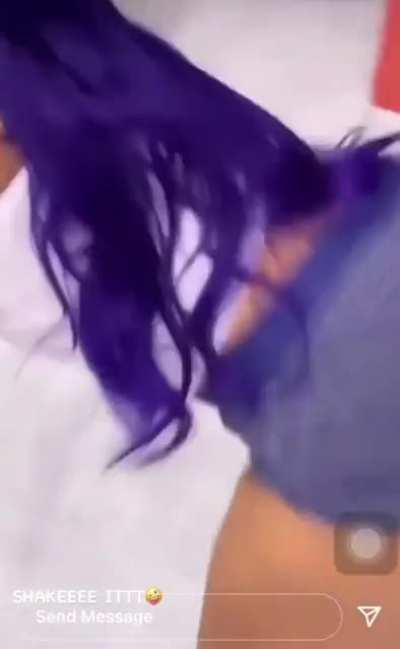 Ohsoyoujade_ twerking