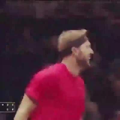 One of the best defences in Laver Cup history by Sock and Kyrgios. Sock's reflexes are something else!