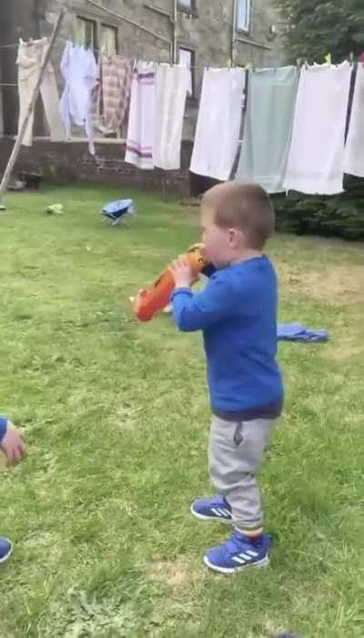 Кого так же пёрло от газировки в детстве?