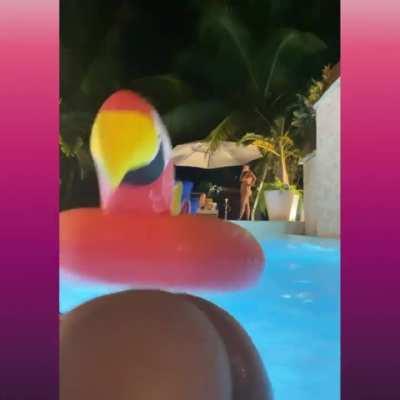 🌊 💃🏽🏊🏾‍♀️