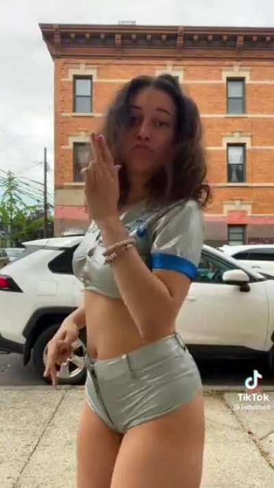 Summer in the City 😯 [@jadeimeli]