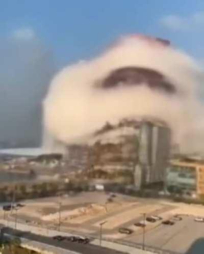 Mia khalifa says pray for Lebanon.