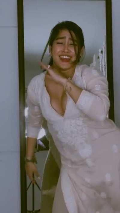 That boob jiggle though.. 🥵