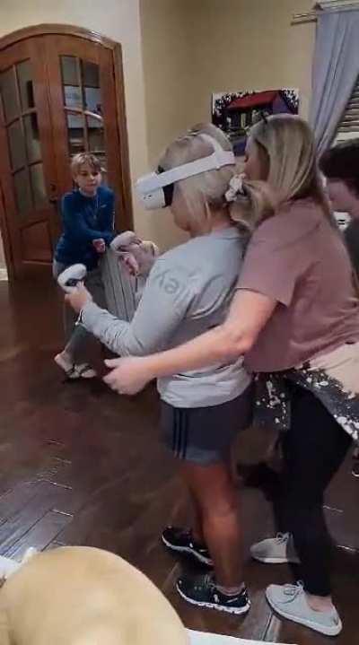 Mommy have hands in VR & real life