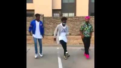 Yo y los Reales escuchando este temazo 😎👌