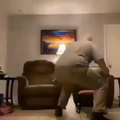 Nisam siguran da li je Serbian, ali je cringe žešći.