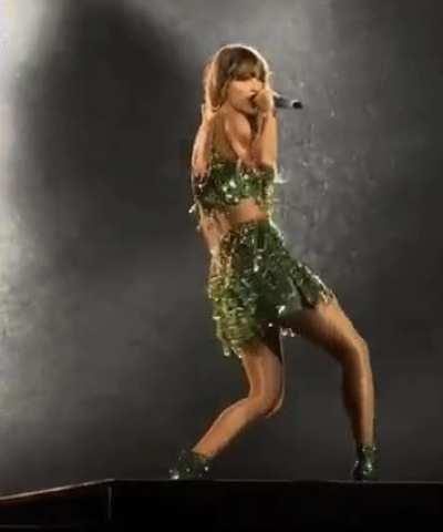 Can't stop thinking about Taylor's delicious ass 🥵