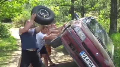 Régis découvre la roue !