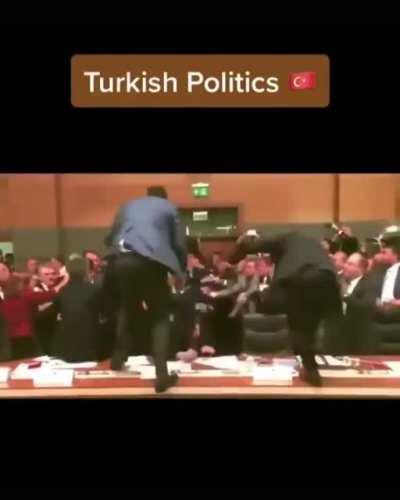 Lan yabancıların da diline d&uuml;şt&uuml;k, abi cidden meclis mizah konusu oldu