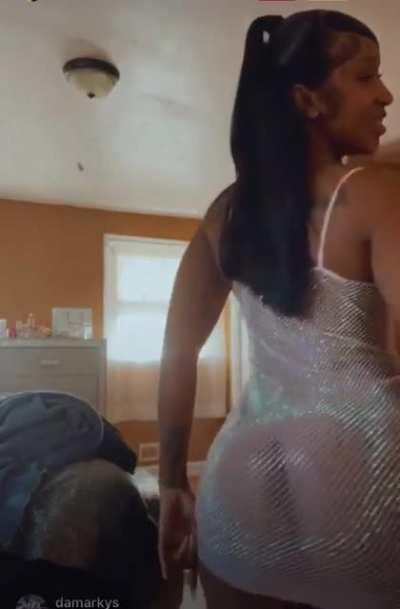 Without the panties 🤤🤤🤤