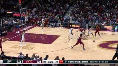 [Highlight] Wemby get a steal and score.