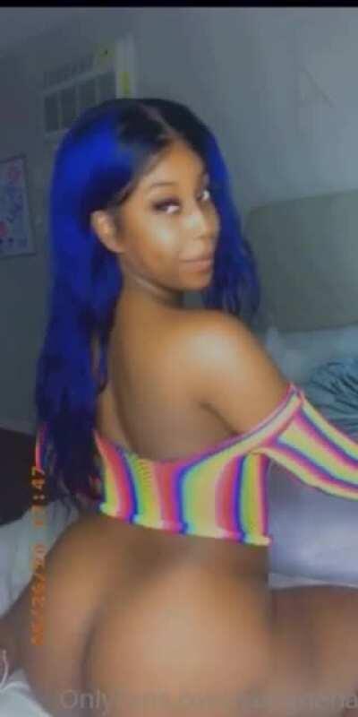 No panties nenaa😍😍