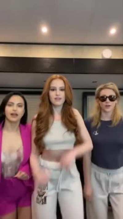 Who‘s the hottest out of the three main girls?