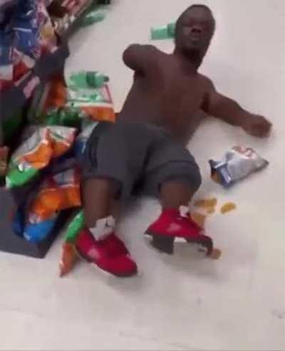 Никогда не трогай лошадь сзади