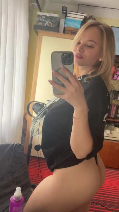 Slutty cuttie want your nutty