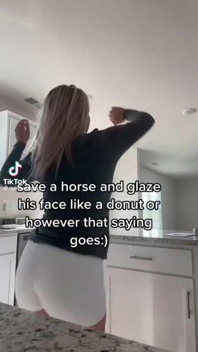 @izziebabe96_ ass for days 🥰