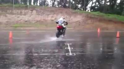 Everyone who knows a little bit of physics can understand how this lad does this, he sold his soul to the devil. MC: Bajaj 200.