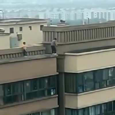 Little kid does parkour from highrise rooftop